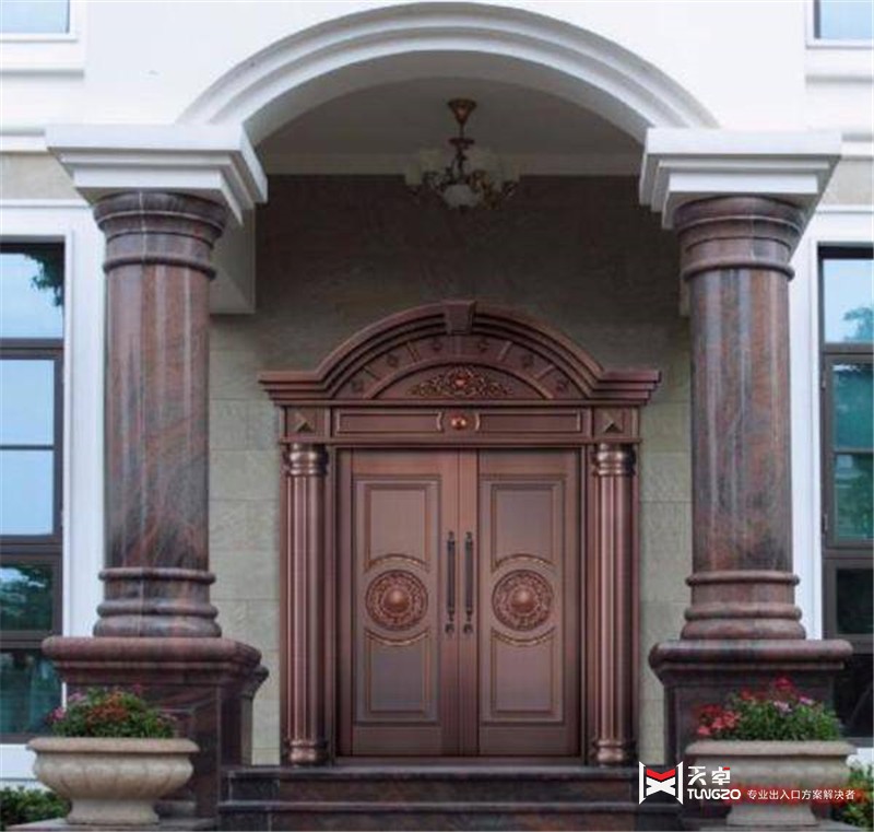 入戶門如何選擇，木門，鋅合金門，鋁門、銅門
