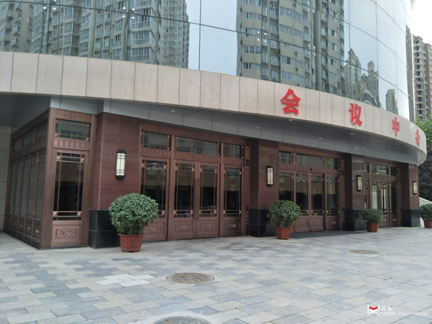 62場館自動門-長安區政府會議中心2.jpg